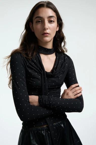 Najljep&scaron;e blagdanske bluze i topovi: U trenu podižu i najjednostavnije kombinacije