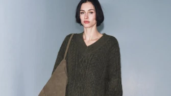 Džemperi s pletenicama: Bezvremenski klasik za chic zimske kombinacije