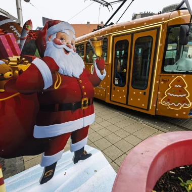 Blagdanska čarolija na tračnicama: Osijek ima najslađi tramvaj u Hrvatskoj