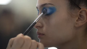 Zbogom minimalizmu: Make-up trendovi koji će sru&scaron;iti pravila u 2026.