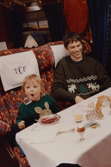 Zara predstavila božićne pulovere za cijelu obitelj u najcozy editorijalu sezone