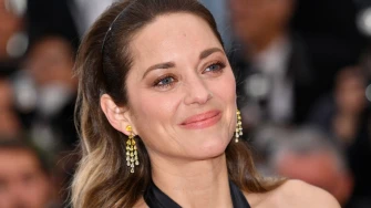 Zaboravite na peglu! Evo koja je tajna blistave kose Francuskinja