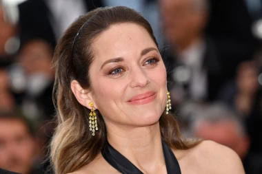 Zaboravite na peglu! Evo koja je tajna blistave kose Francuskinja