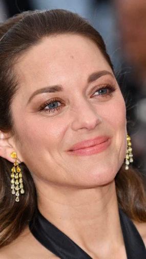 Zaboravite na peglu! Evo koja je tajna blistave kose Francuskinja