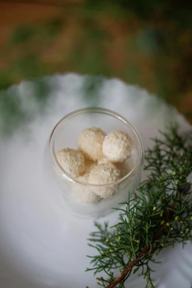 Bez pečenja i s puno okusa: Domaće Rafaelo kuglice kao idealna blagdanska slastica