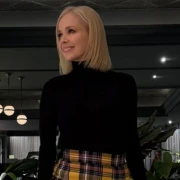 Kad karirano postane glamurozno: Jelena Rozga u savr&scaron;enoj suknji domaćih dizajnera