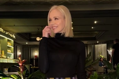 Kad karirano postane glamurozno: Jelena Rozga u savr&scaron;enoj suknji domaćih dizajnera