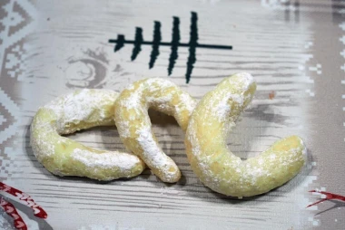 Bakini kolači iz Nijemaca: Dobili smo recepte za srijemske vanilin kifle, cvjetiće i medenjake