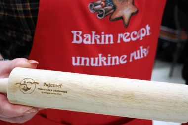 Bakini kolači iz Nijemaca: Dobili smo recepte za srijemske vanilin kifle, cvjetiće i medenjake