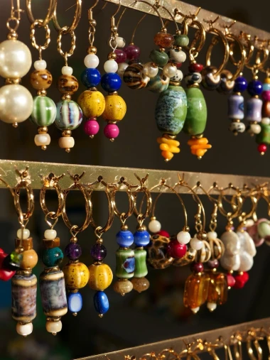 Održiva moda i live nastupi na božićnom OPEN MIC Buvljaku ove subote