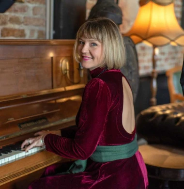 Održiva moda i live nastupi na božićnom OPEN MIC Buvljaku ove subote