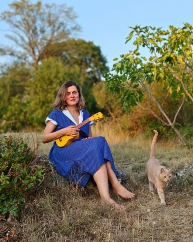 Održiva moda i live nastupi na božićnom OPEN MIC Buvljaku ove subote