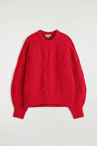 Energija u zimskim outfitima: 13 moćnih crvenih komada koje želimo