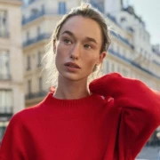 Energija u zimskim outfitima: 13 moćnih crvenih komada koje želimo