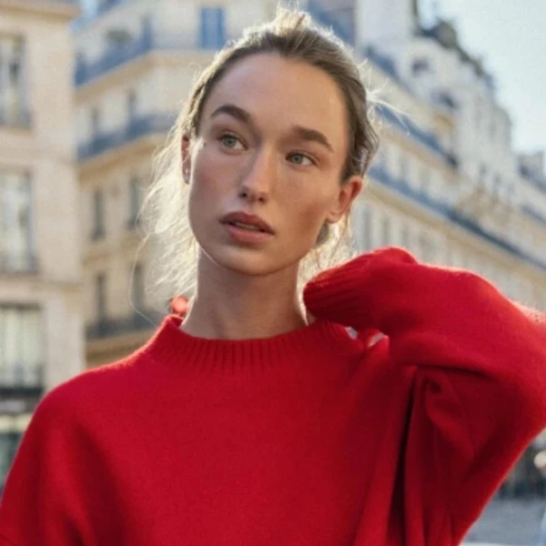 Energija u zimskim outfitima: 13 moćnih crvenih komada koje želimo