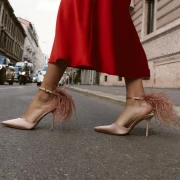 Savr&scaron;ene sandale i salonke za blagdanske kombinacije s posebnim &scaron;armom