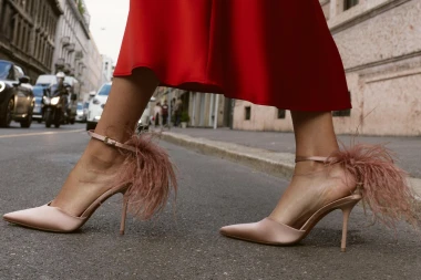 Savr&scaron;ene sandale i salonke za blagdanske kombinacije s posebnim &scaron;armom