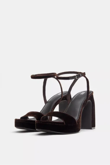 Savr&scaron;ene sandale i salonke za blagdanske kombinacije s posebnim &scaron;armom