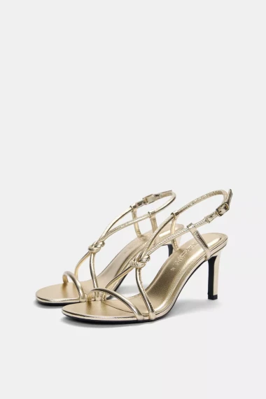 Savr&scaron;ene sandale i salonke za blagdanske kombinacije s posebnim &scaron;armom