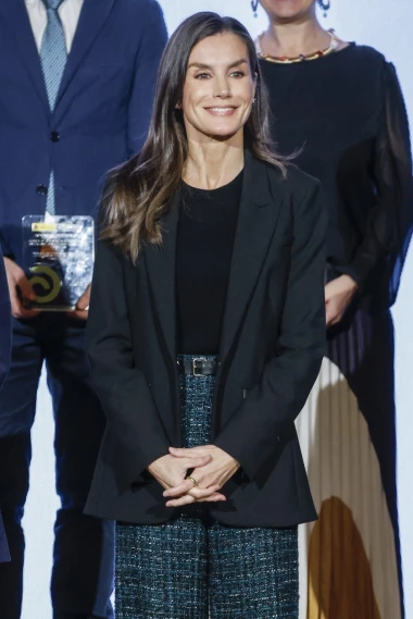 Kraljica Letizia ponovno briljira: Poslovna elegancija s modernim boemskim &scaron;tihom