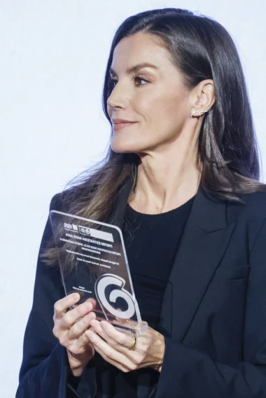 Kraljica Letizia ponovno briljira: Poslovna elegancija s modernim boemskim &scaron;tihom