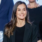 Kraljica Letizia ponovno briljira: Poslovna elegancija s modernim boemskim &scaron;tihom
