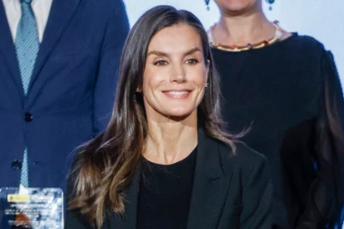 Kraljica Letizia ponovno briljira: Poslovna elegancija s modernim boemskim &scaron;tihom