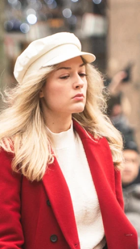 Plavu&scaron;a sa &scaron;pice zablistala u kombinaciji boja koju sigurno niste očekivali