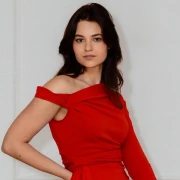 Domaći dizajner kreirao crvene haljine koje osvajaju s wow efektom i ženstveno&scaron;ću