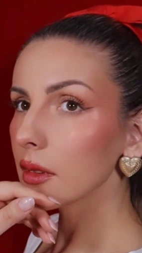 Ovaj blagdanski make-up svi mogu kopirati: Ivana Blažoti zablistala uz drogerijske proizvode