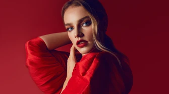 13 fantastičnih crvenih haljina za božićne partyje i doček Nove godine