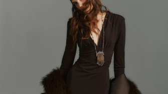 Smeđe haljine kao novi klasik: Elegantna alternativa crnoj