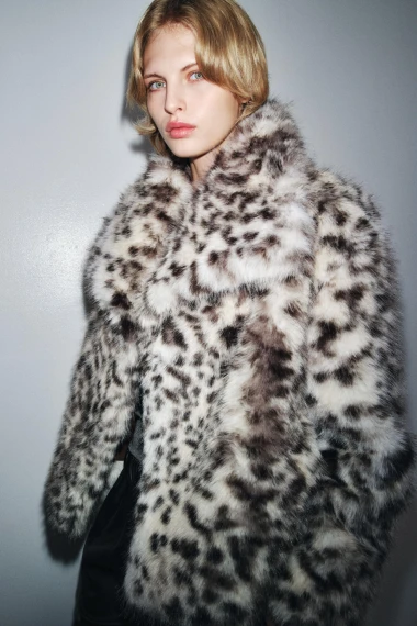 Bunde od umjetnog krzna su hit zime: Odu&scaron;evio nas je H&amp;M model s krznenim &scaron;alom