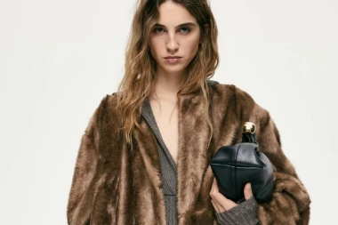 Bunde od umjetnog krzna su hit zime: Odu&scaron;evio nas je H&amp;M model s krznenim &scaron;alom