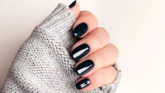 Tamno, sjajno i sofisticirano: Najljep&scaron;e manikure za hladne zimske dane