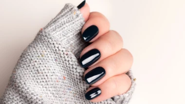 Tamno, sjajno i sofisticirano: Najljep&scaron;e manikure za hladne zimske dane