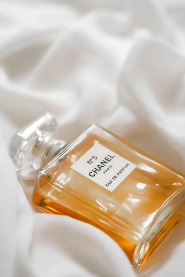 Bezvremenski mirisi: Deset parfemskih klasika stvorenih za zimu