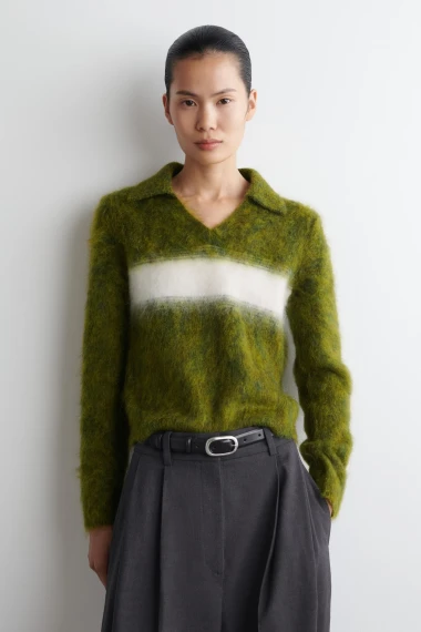 Puloveri s V-izrezom su najpoželjniji pleteni komad ove zime - donosimo favorite