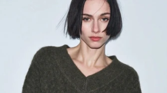 Puloveri s V-izrezom su najpoželjniji pleteni komad ove zime - donosimo favorite