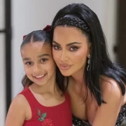 Čisti glamur: Božić u domu Kim Kardashian izgleda poput modne bajke