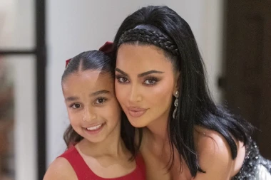 Čisti glamur: Božić u domu Kim Kardashian izgleda poput modne bajke