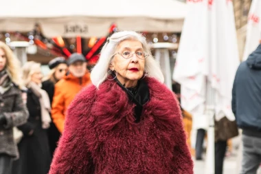 Bunda koja govori vi&scaron;e od riječi: Evo za&scaron;to ovaj outfit sa &scaron;pice zaslužuje naslovnicu