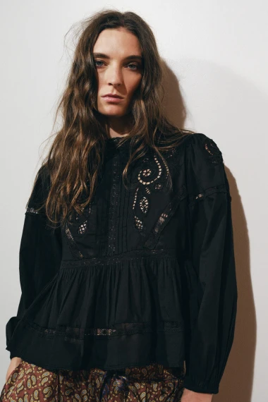 Sezonsko sniženje u Zari: Ove ko&scaron;ulje i bluze može&scaron; uloviti za manje od 20 eura