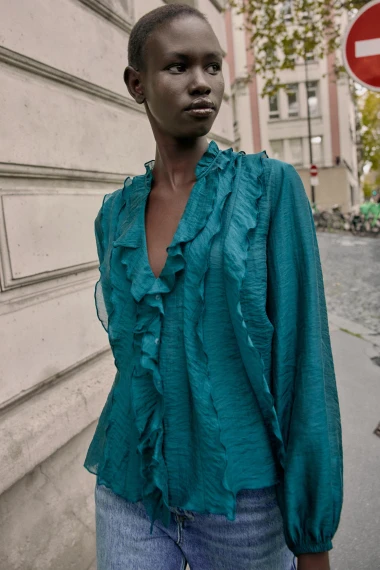 Sezonsko sniženje u Zari: Ove ko&scaron;ulje i bluze može&scaron; uloviti za manje od 20 eura