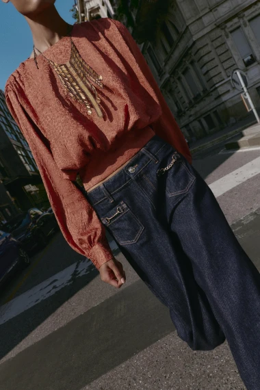 Sezonsko sniženje u Zari: Ove ko&scaron;ulje i bluze može&scaron; uloviti za manje od 20 eura