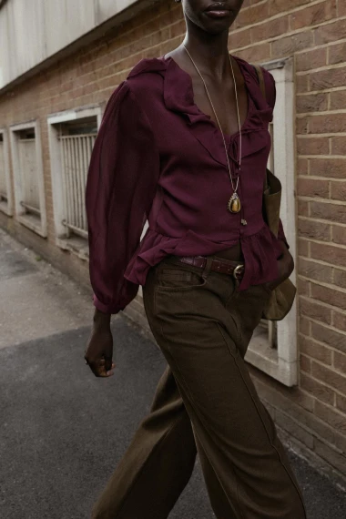 Sezonsko sniženje u Zari: Ove ko&scaron;ulje i bluze može&scaron; uloviti za manje od 20 eura