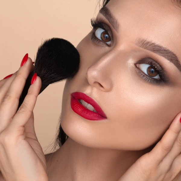 Puderi za suhu kožu: Najbolje formule koje hidratiziraju i prekrivaju