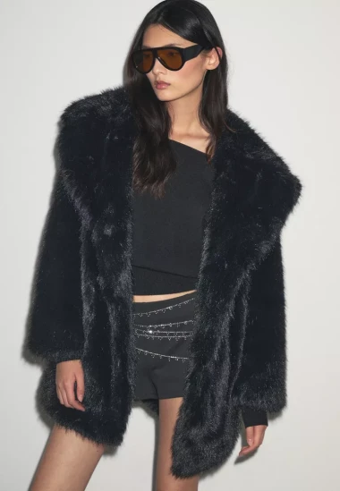 &Scaron;to se isplati kupiti na sniženju u Stradivariusu i Bershki? Izdvajamo favorite