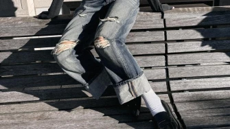 Od ravnih krojeva do barrel-leg modela: Traperice koje vrijedi uloviti na sniženju