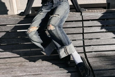 Od ravnih krojeva do barrel-leg modela: Traperice koje vrijedi uloviti na sniženju